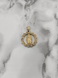 Dije virgen piedras
